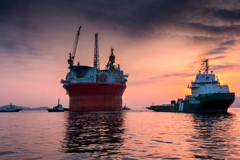 Illustration for article titled Here's The Largest Oil Rig Ever On Top Of The Largest Transport Ship